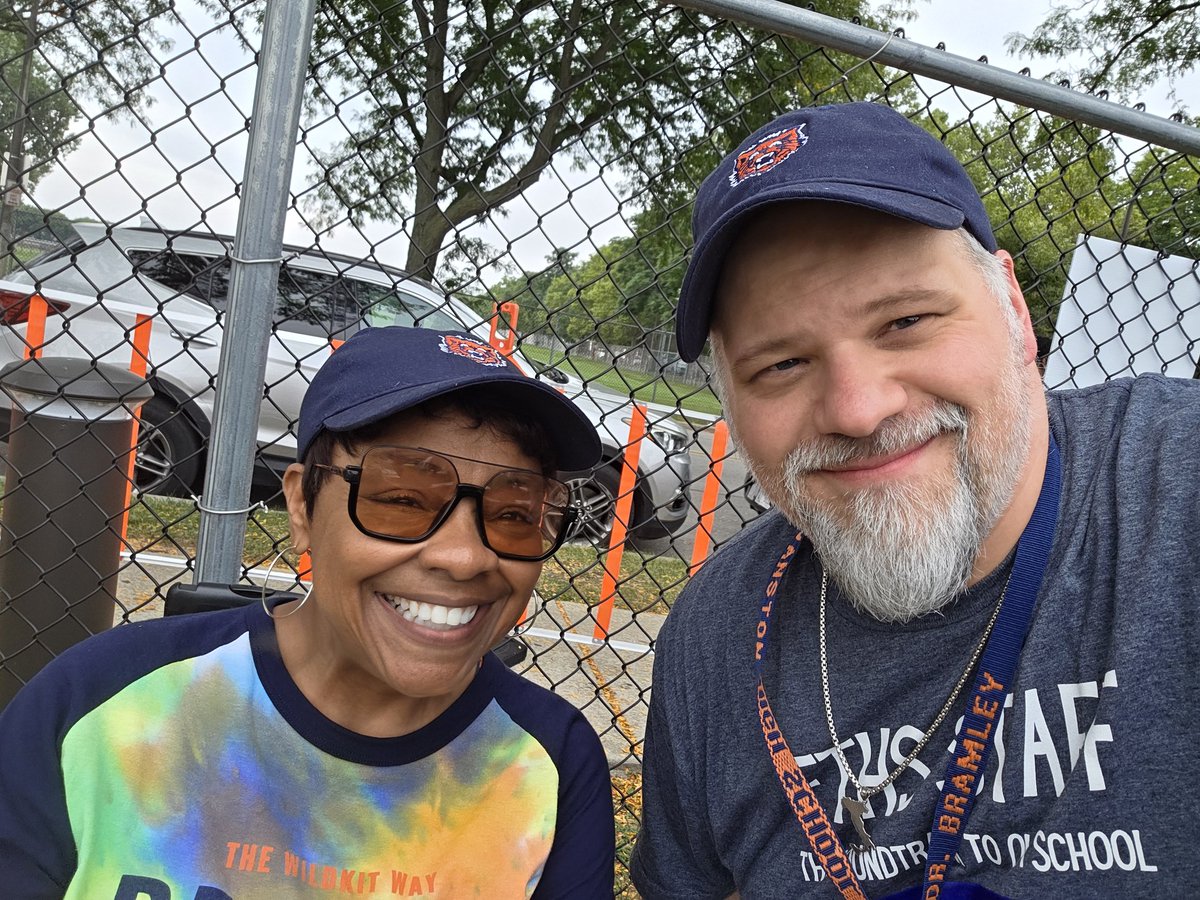 ETHS_HR's tweet photo. @ETHS_HR got out of the office & to the 2nd Annual Staff Cookout b4 the @ETHSWildkits @ETHSports @WildkitsFB Game #GoKits https://t.co/yKdfjVujaB