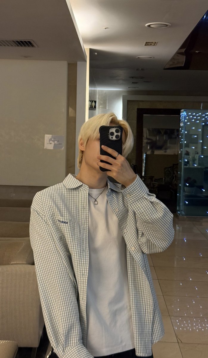 YHWLOOKS's tweet photo. oh good morning king

#원어스 #환웅 #HWANWOONG https://t.co/cByVRJeQh0