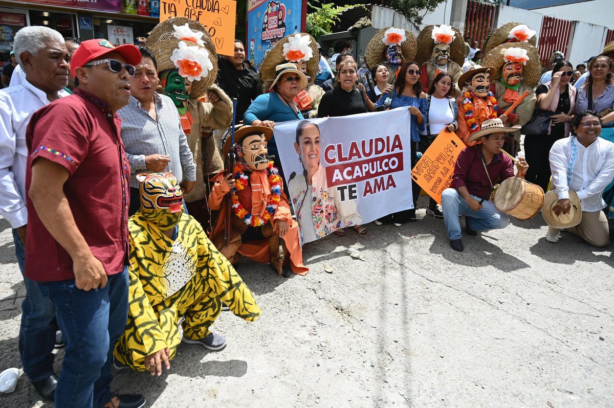 Beatriz_Mojica's tweet photo. Con profundo amor y convicción en la Cuarta Transformación #4T, acompañamos a nuestra presidentA @Claudiashein durante su informe al pueblo guerrerense. 

👊🏾En Guerrero, somos parte del movimiento @PartidoMorenaMx, que trabaja junto con el pueblo para construir un México con justicia social.

¡En Guerrero te queremos querida PresidentA porque la #TransformaciónAvanza! 🫶🏽