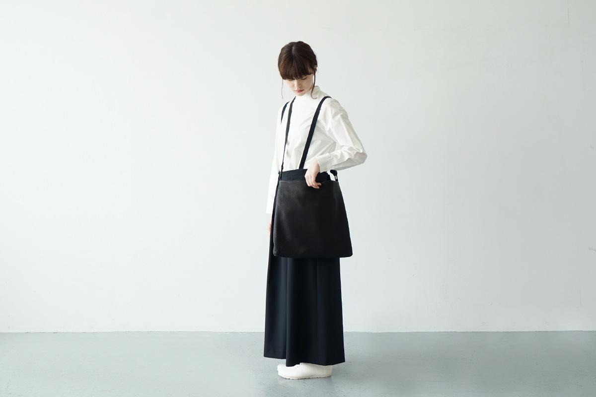 【ありがとうございます！】
【昨日お客さまにご購入いただいたアイテムをご紹介】

リングの結び位置を変えてショルダーの長さ自在に変更できます。

すごく便利です◎

Mochi
square shoulder bag [ma-pro-08-/black]
鹿革/スクエアショルダーバッグ

store.palm-jpn.com/c/palmmaison/1…

<a href="/mochi_20181106/">Mochi</a>