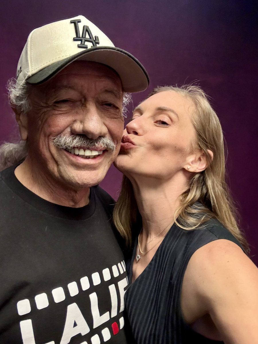 kateesackhoff's tweet image. ✨ Fleet = Family ✨
Had the BEST time at the Battlestar Galactica convention in New Jersey today! 💫 These reunions are never long enough, and I already miss my crew. ❤️❤️❤️

Sad I can’t be there all weekend (off to Ocala, FL for a pre-planned adventure with my Mando fam 🛡️),…