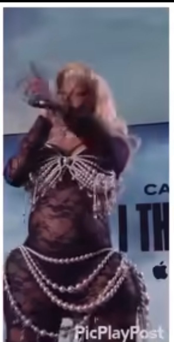 JT said Cardi got a guitar 🎸 body and now I can’t unsee it 🤣