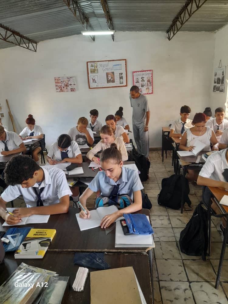 La red de Jóvenes por la Vida 💛 en el IPU Camilo Cienfuegos , otros jóvenes y  docentes de #LaSierpe  llenos de energía positiva concluyen el ejercicio para la prevención al consumo de drogas o sustancias similares <a href="/Dailanysca99151/">Dailanyscastillo</a> <a href="/TomsPre2/">Orlando Tomás Pérez Morales</a> <a href="/YosvanyRodrgu11/">Yosvany 🇨🇺🇨🇺🇨🇺</a>
