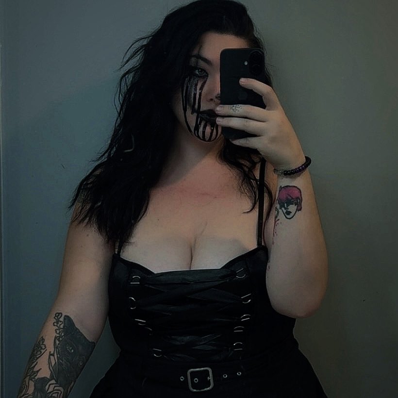 the boogie man ain’t got shit on me 🖤⛓️