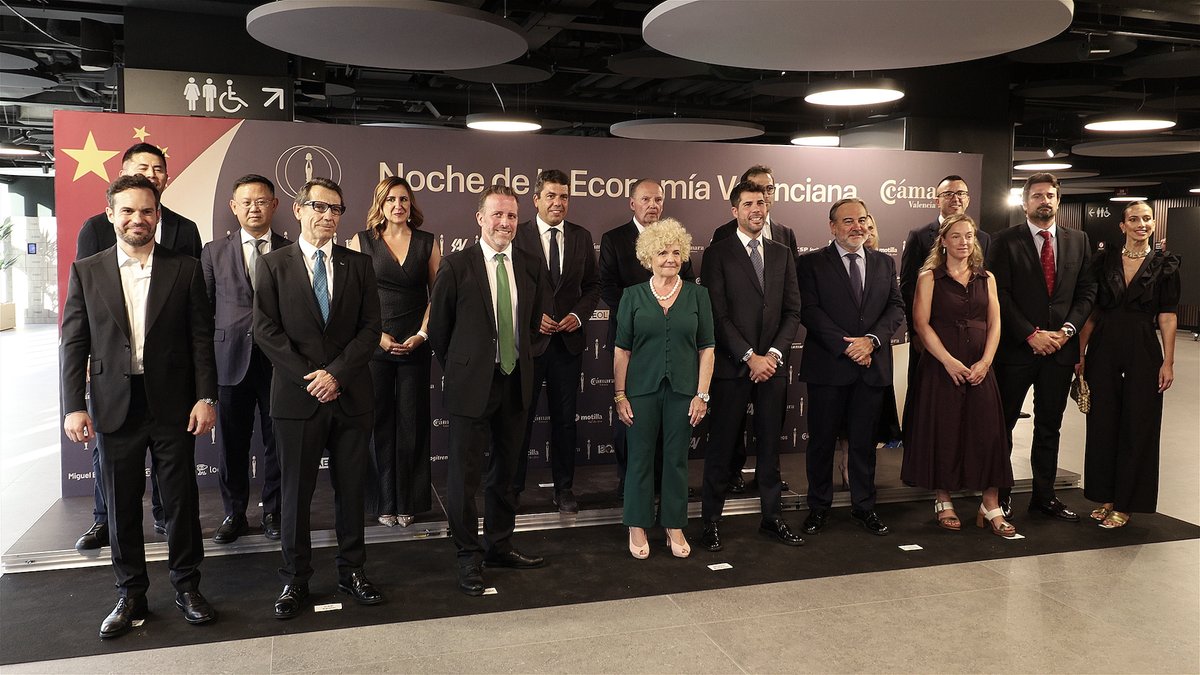 Esta semana asistiendo al estreno de varias producciones realizadas por nosotros para <a href="/camara_valencia/">Cámara Valencia</a>  y otras empresas en la #nochedelaeconomíavalenciana25 en el <a href="/RoigArena/">Roig Arena</a>