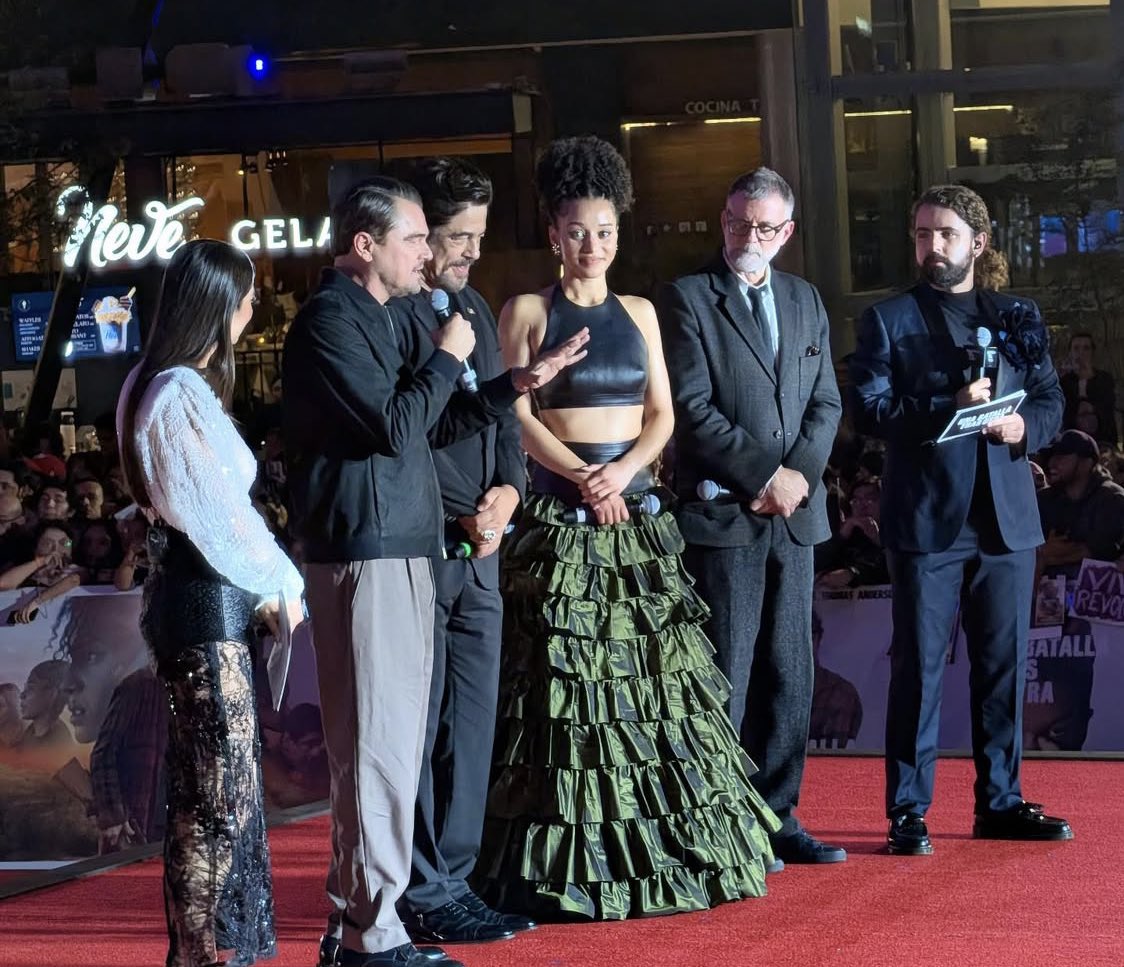 La noche de anoche, gracias <a href="/warnerbros/">Warner Bros.</a> 💙🩵🫶🏻 #UnaBatallaTrasOtra #redcarpet 🤵‍♀️