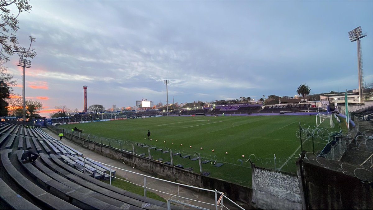Desde las 19:30 la previa de <a href="/VDT1330/">Vamos Danubio Todavía</a> para el clásico entre <a href="/DanubioFC/">Danubio Fútbol Club</a> y <a href="/DefensorSp/">Defensor Sporting</a> .
Lo vivís en en <a href="/RADIOFENIX9/">RADIO FENIX</a> .
Los grandes tiene radio.