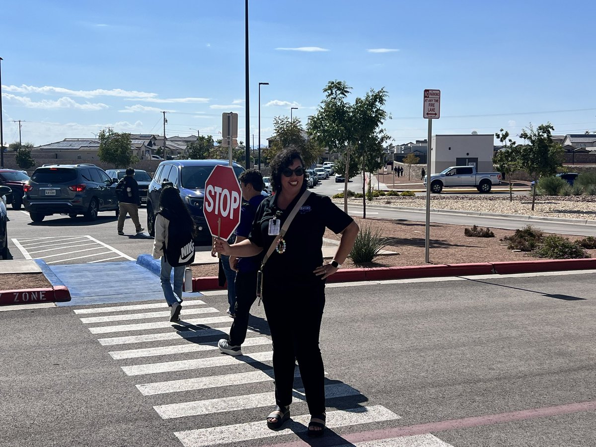 Eastlake_Middle's tweet image. Dynamic duo in action, always ready! Thank you @yirigo_ and @TOaxaca_EMS for keeping safety a priority!! #TeamSIsD #GameOn #ConnectionConsistencyCommitment 💜🐦‍⬛🩶