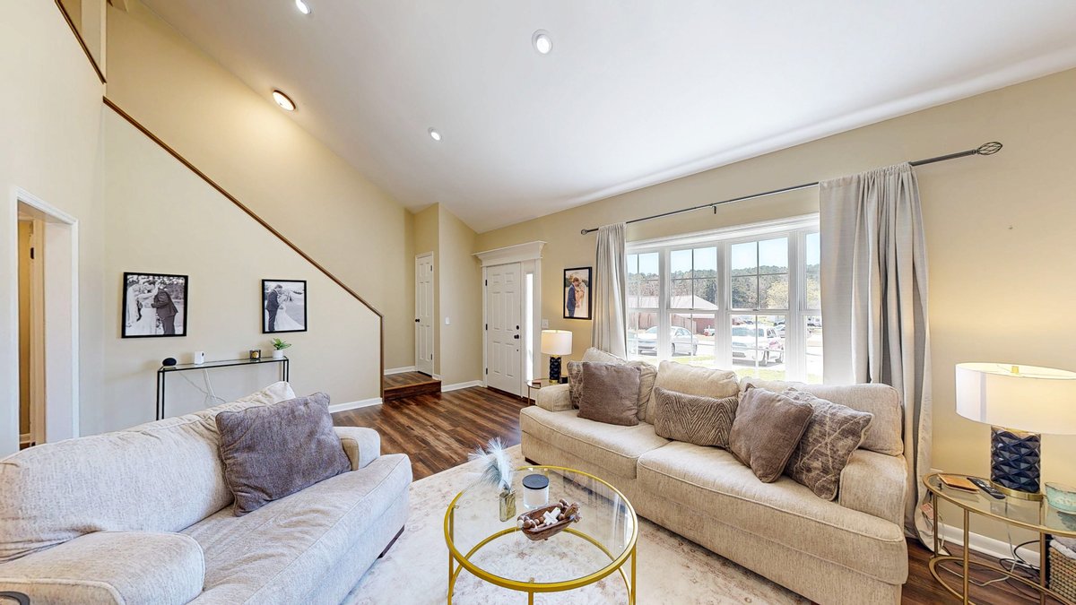 AskTimV's tweet image. All-brick, end-unit townhome, metal roof, fabulous yard! Get details online: myre.io/0vYGAwTAXNof or call to schedule a tour.
Listed by Service With A Smile.
Rep by our team at Berkshire Hathaway HomeServices Showcase Properties!
#OzarkAlabama #DaleCounty #HouseHunting