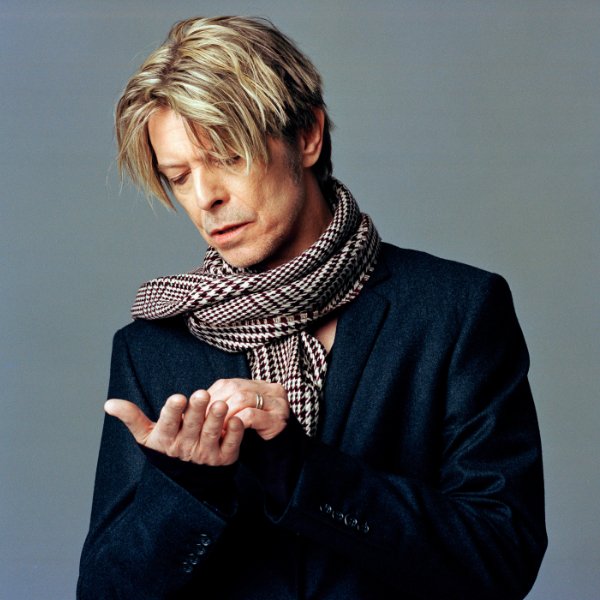 AnalogPlanet.com (@analogplanet) on Twitter photo The new mega-multi-LP collection from <a href="/DavidBowieReal/">David Bowie Official</a>, 6: I Can’t Give Everything Away: (2002 – 2016), is an amazing study of the man, his music & enduring vision. Our review of this massive 180g 16LP/2EP collection bit.ly/46cggq3 The new mega-multi-LP collection from <a href="/DavidBowieReal/">David Bowie Official</a>, 6: I Can’t Give Everything Away: (2002 – 2016), is an amazing study of the man, his music & enduring vision. Our review of this massive 180g 16LP/2EP collection bit.ly/46cggq3