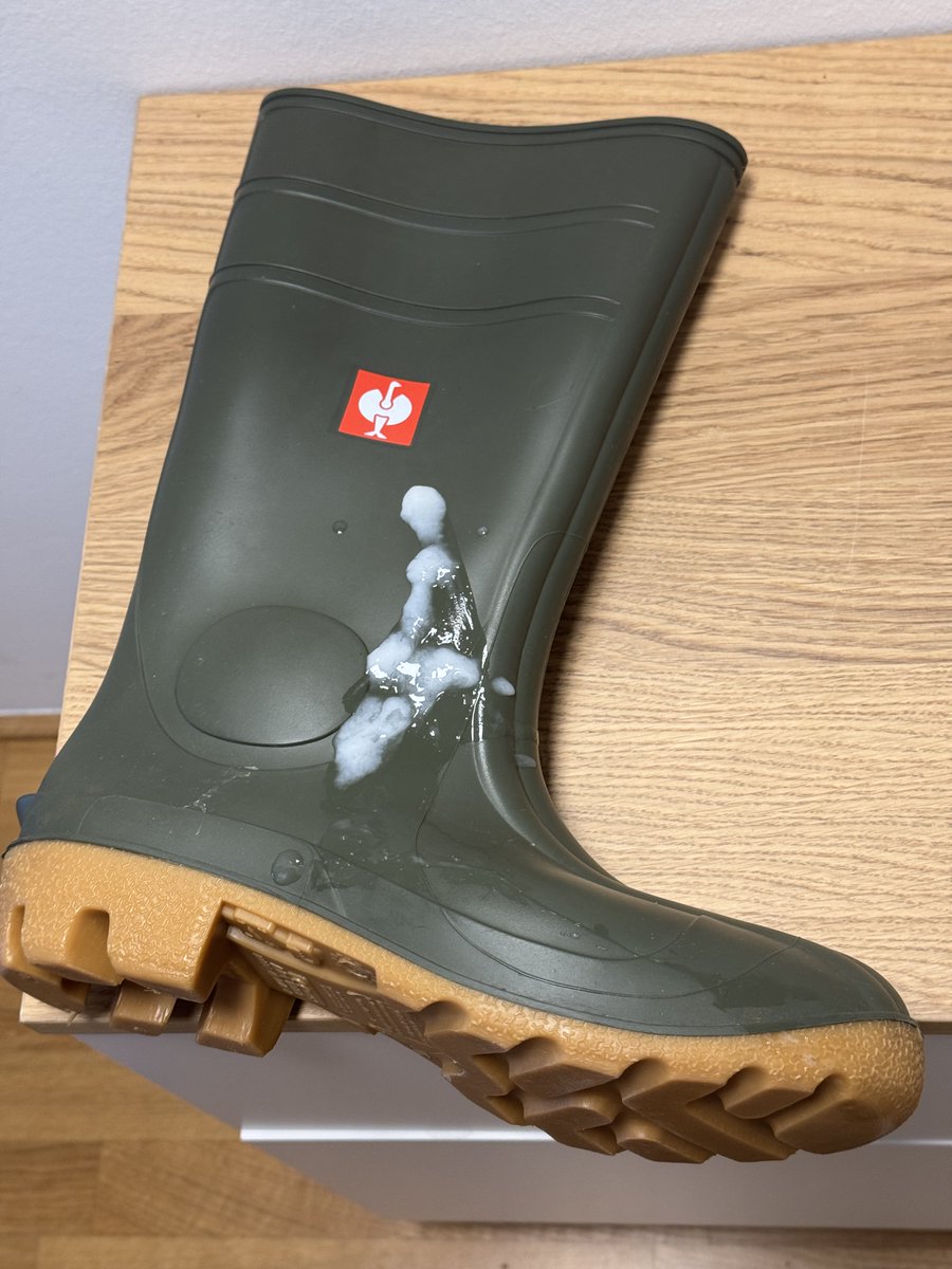leonfra97's tweet photo. Boot care 😉 wer  mag  dazu  spritzen? https://t.co/R93B4FSAYs