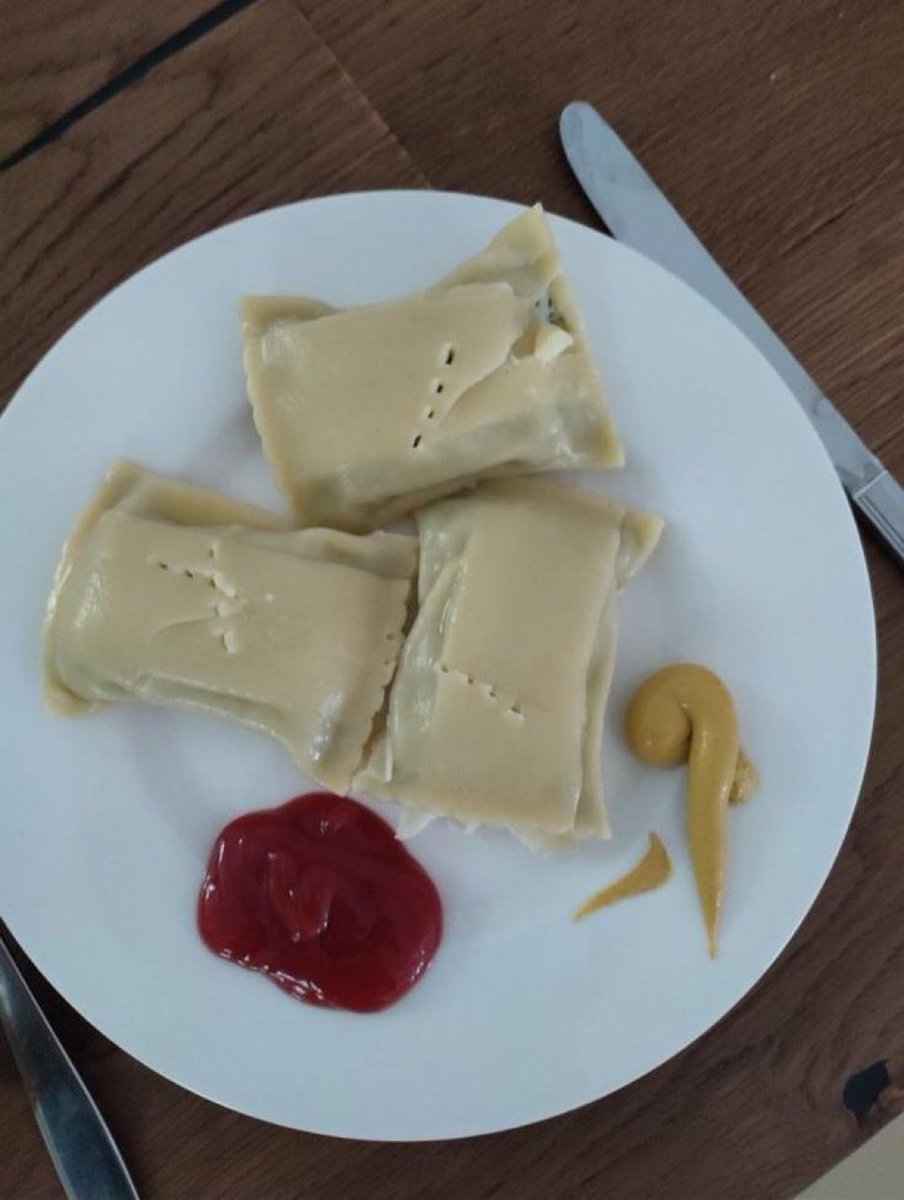 herr knax (satire) tweet media