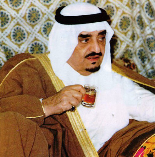 معلومة لا يعرفها الكثير:

السعودية🇸🇦هي الدولة العربية الوحيدة التي طردت السفير الإمريكي🇺🇸عام 1988 بشكل فوري ولم تمنحه فترة مغادرة ، حيث أقسم الملك فهد ألا ينام السفير ليلة في الرياض 

و قامت امريكا بسرعه بأمر سفيرها ان يتوجه إلى الشرقية للنوم هناك للحفاظ على العلاقات.