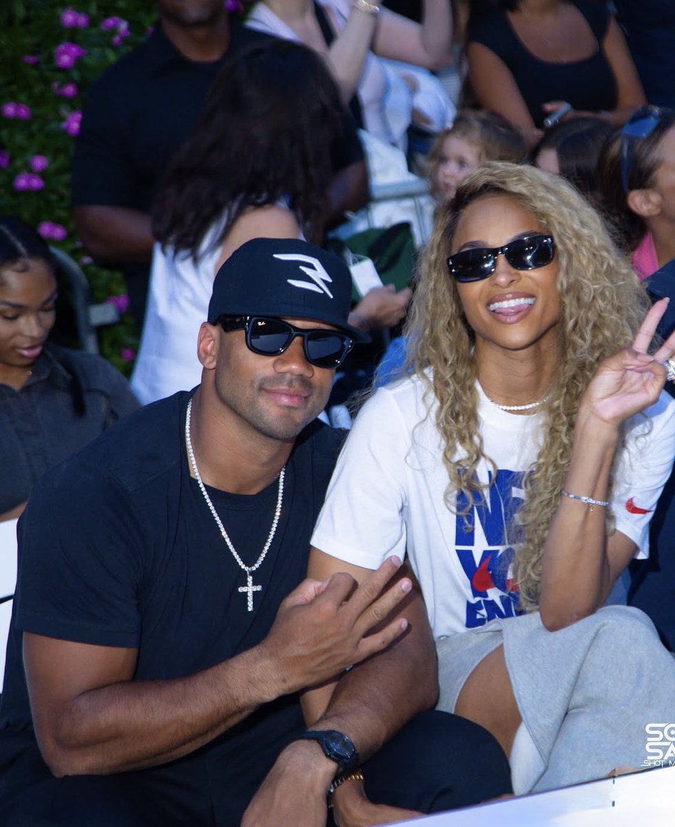 CottonConniee's tweet photo. Russell and Ciara Wilson front row supporting their kids walking in #3Brand at the Macy's x Rookie Kids
'Runway on Broadway' Show during #NYFW πΈ:Theesosashotme https://t.co/cbGPEYz2je