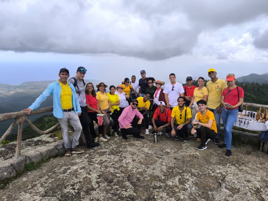 La región Oriental acoge el nuevo #GrupoFAM organizado por nuestra empresa y sus agencias. Este programa de formación prepara a nuestro equipo comercial para maximizar oportunidades en la próxima temporada.

#ViajesCubaInforma #TurismoCuba