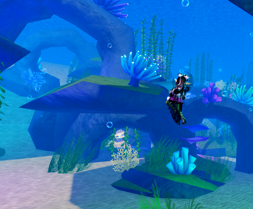 vexvevi's tweet photo. possible third chest?? straight across from the 80xp one in between two walls and past some grass is another one with 150xp https://t.co/YM1DvU3lmx