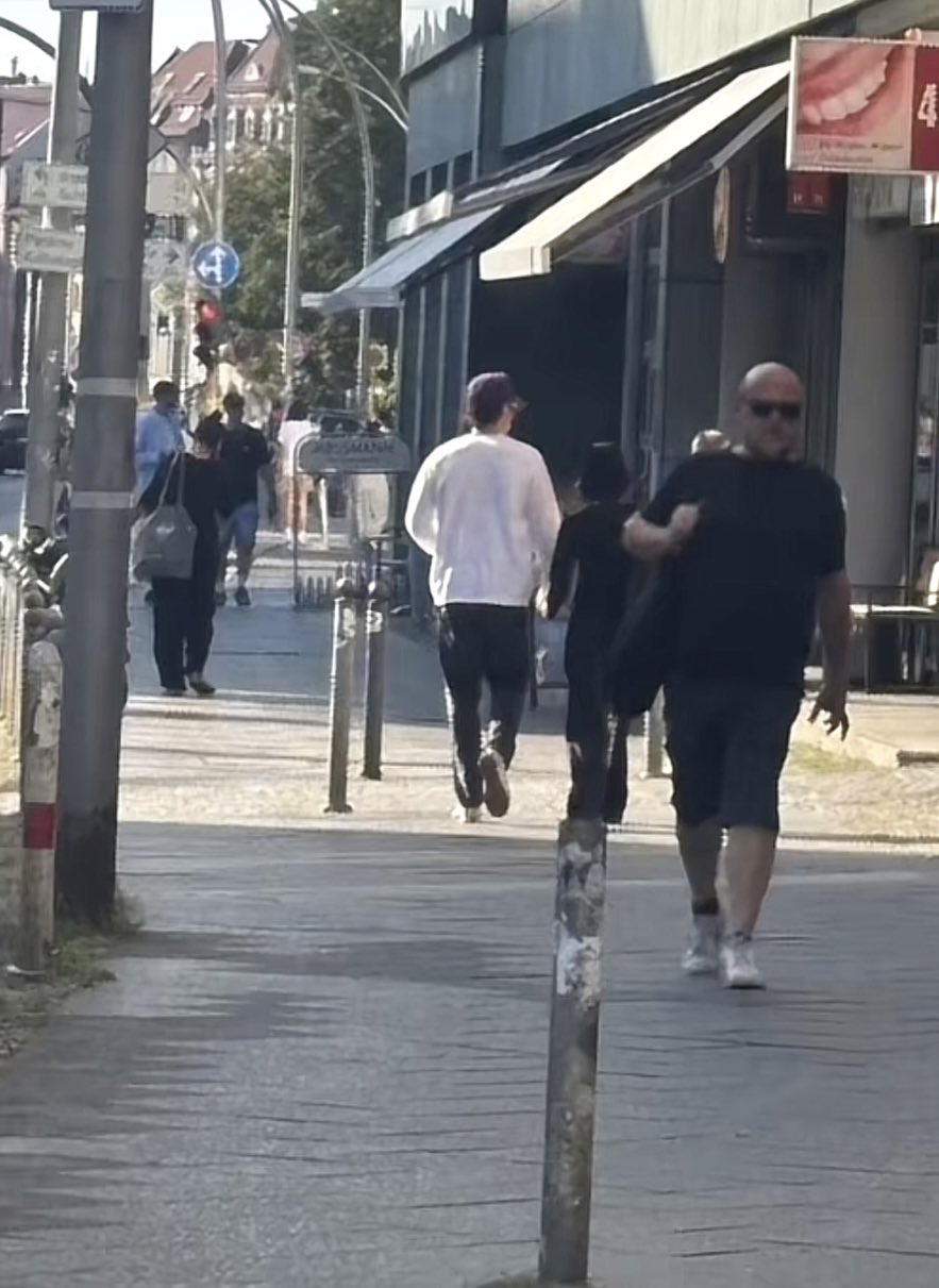 G1PfiJsXQAACE3Z?format=jpg&name=large Remember When Harry Styles Owned the Studio? Now He’s Owning the Streets of Berlin With Zoë Kravitz