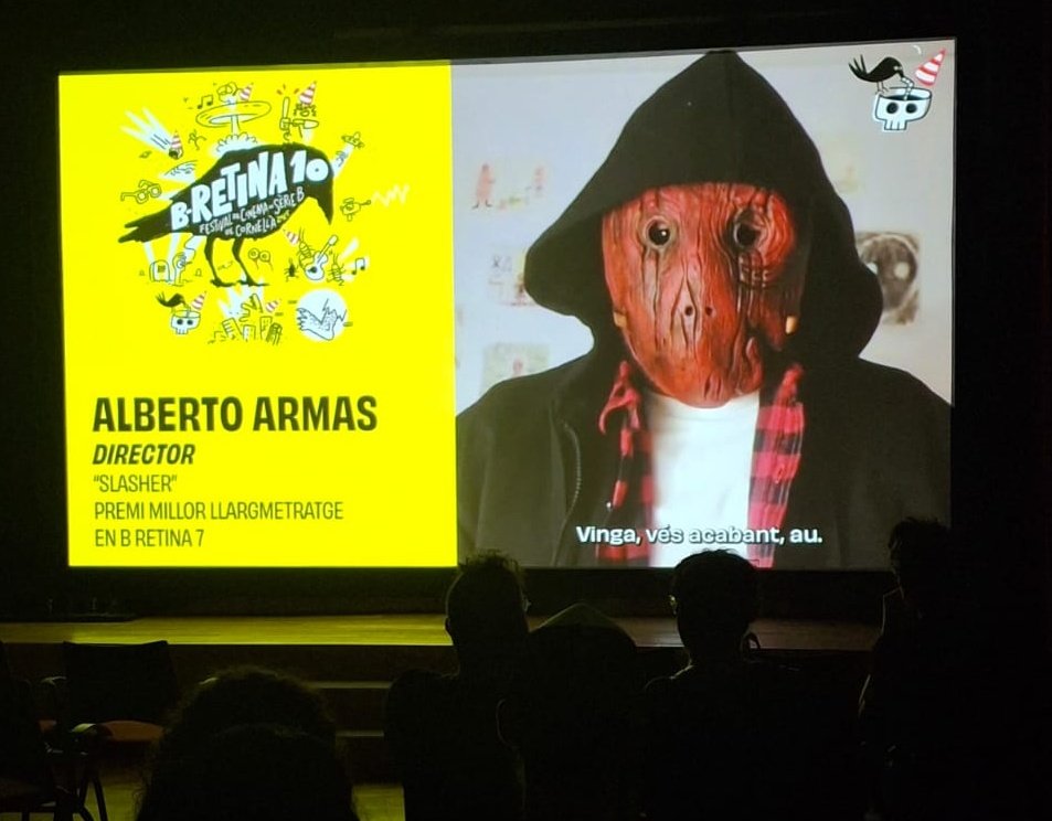 DesdeSofa's tweet photo. @BRetinaFestival @AlexOliveres 😯 Gratas sorpresas en el #BRetina10 🎥 Nuestro querido @BertoArmas, director de @slasherpelicula ganadora del @BRetinaFestival 2022, manda un saludo al certamen de Serie B de #Cornellà por su 10º aniversario 👏🎂
#Slaher #festival #BretinaX #cine #serieb #trash #underground https://t.co/87IFh5SJif