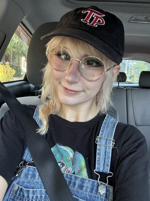 Purr 🐀 🔜 EVO‼️ - Hi :) https://t.co/swxWRiYvhF