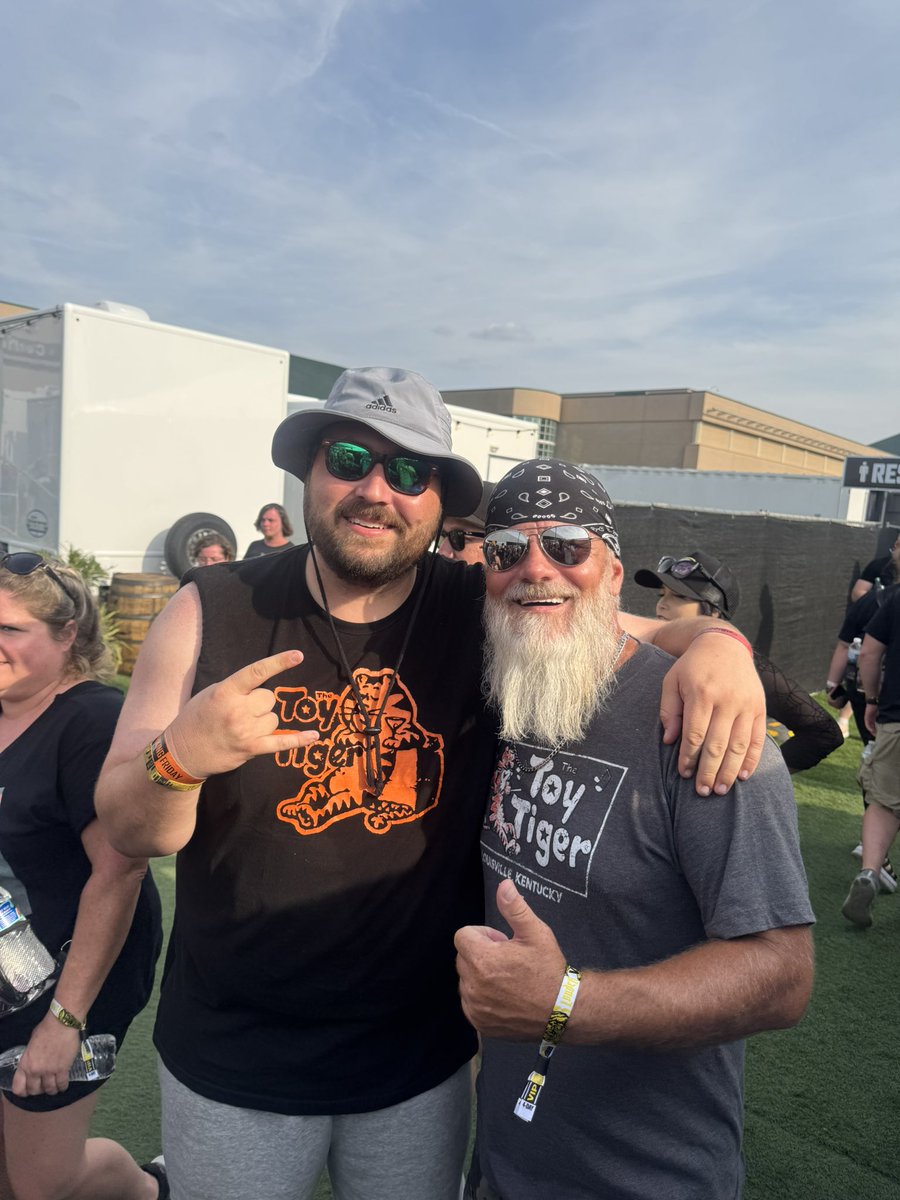 Couple Toy Tiger lovers right here <a href="/LTLFest/">Louder Than Life</a>