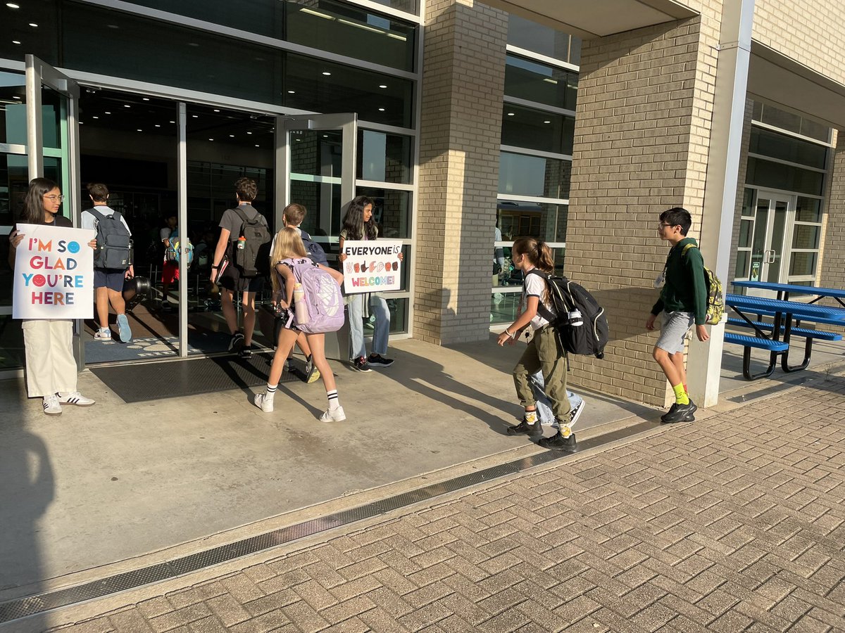 ShadowRidgeMS's tweet image. Kindness Week was a blast! 💛 We kicked off each day with positive greetings 👋, shared smiles 😊, wrote thank you notes ✍️, and built an awesome kindness chain 🔗 that kept growing with every act of kindness!
Let’s choose kindness everyday!

#LISDBEKIND #OneLiSD