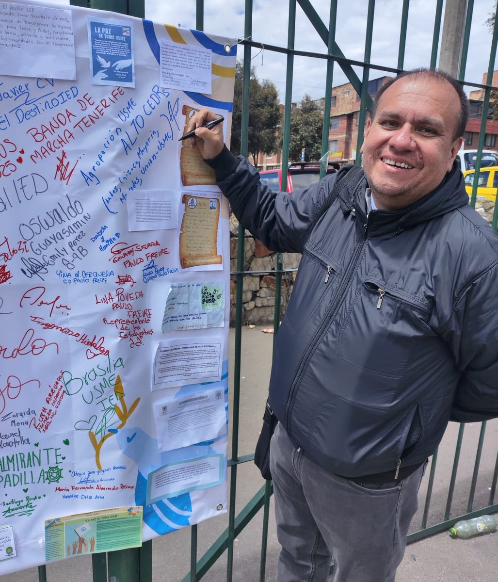 crusmealto's tweet photo. Hoy Firmamos el Manifiesto Local del Sector Educación “#LaPazSeTomaUsme”, nos comprometimos a promover nuestros CEDR como territorios de Paz, garantizando derecho a la educación, la vida, la paz, y propiciando espacios para protección de los NNA.
@Educacionbogota @UsmeAlcaldia https://t.co/iWvkEjZjV1