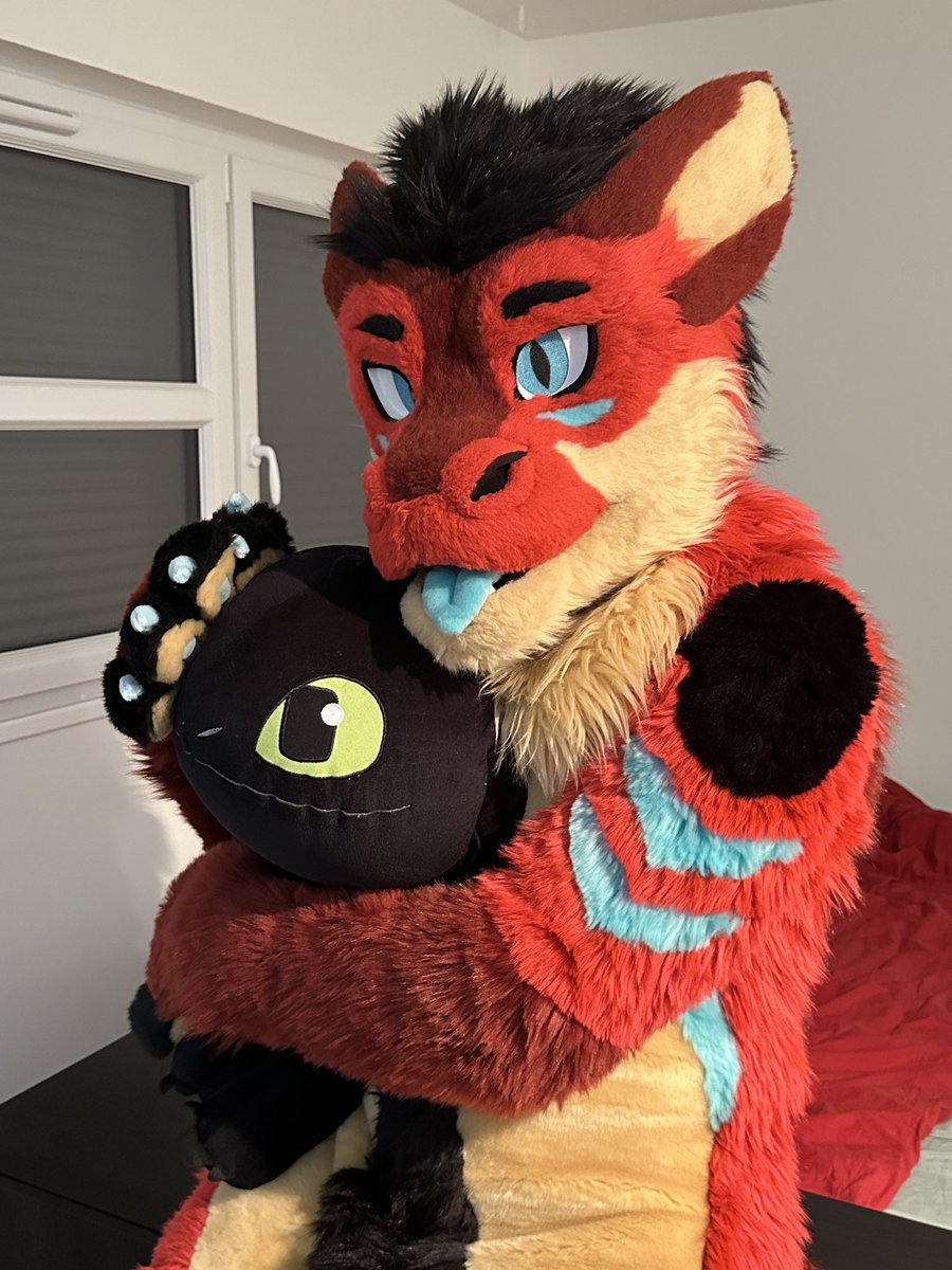 #FursuitFriday Always take good care of your dergs !