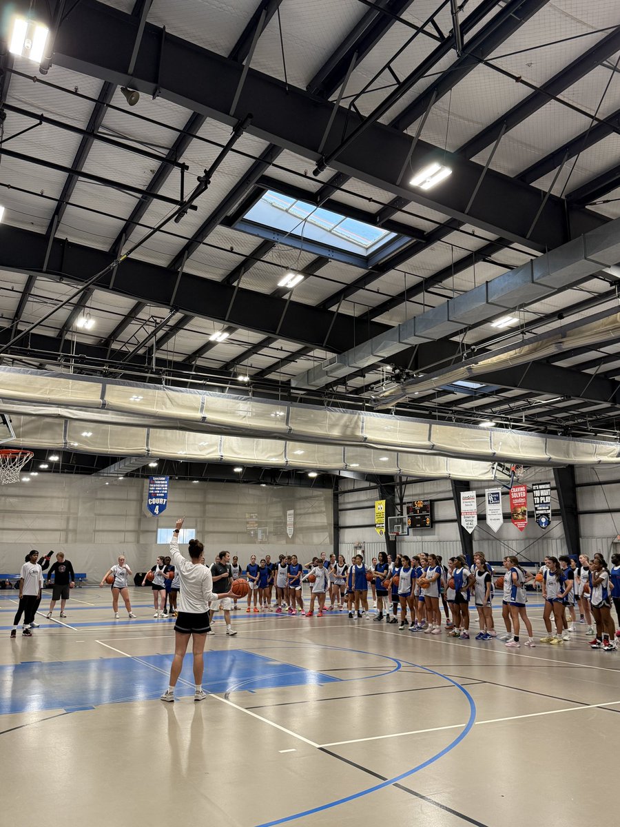 shay_pipe's tweet photo. We’re off and running at the Girls Hoop Series Elite 75 Fresh/Soph event!!

There are 80+ of New England’s best up and coming players are here showing off for both prep school and college coaches. 

#GirlsHoopSeries #E75 https://t.co/C5PM6VLWoT