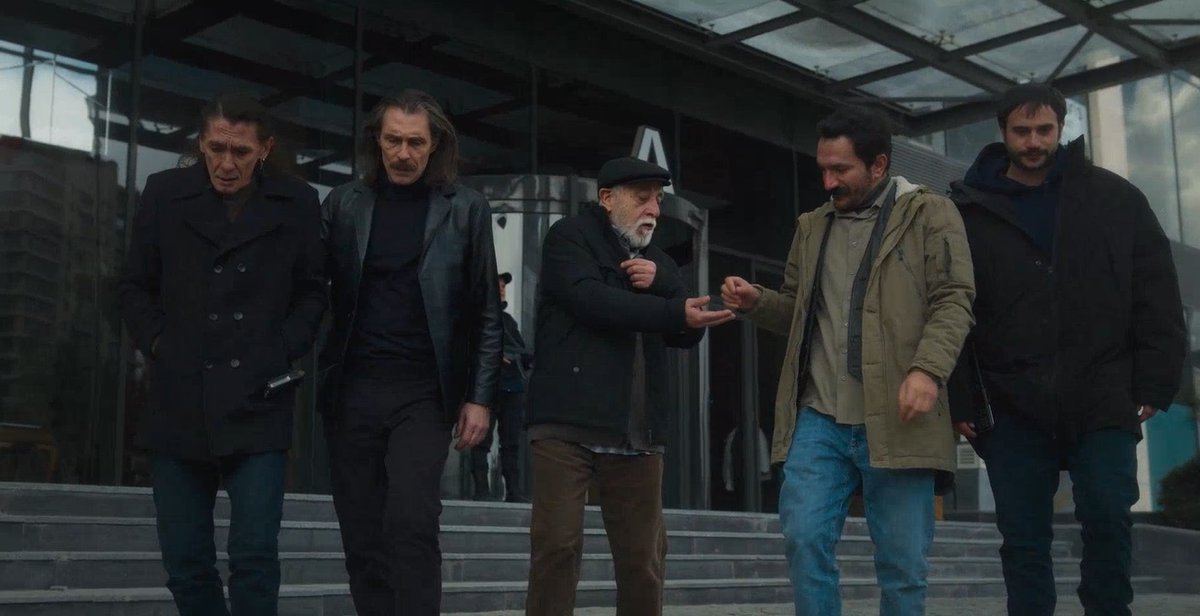 volkan_giritli's tweet photo. 📌Şimdi işin yoksa yapımcıların keyfini bekle yeni sezon için... Şimdiden özledik be Amirim...
#BehzatC #ÇekiçveGül https://t.co/TKHuNClLgb