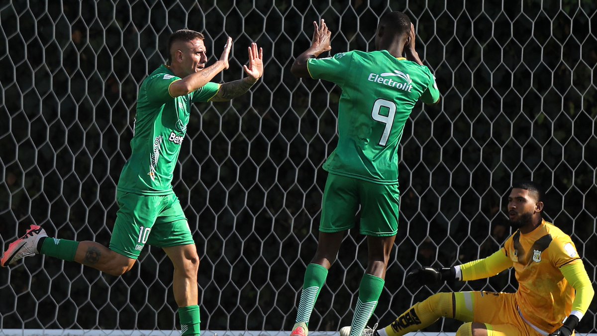 WinSportsTV's tweet photo. 💪🟢 ¡Se hizo imponente en casa! Real Cundinamarca venció a Quindío y lo complicó más en el Torneo #ELTORNEOxWIN 

El 'cundi' se trepó a la segunda casilla de la tabla de posiciones 🔥🤯
https://t.co/4JjQSV0yI4 https://t.co/1H3vAX6OkA