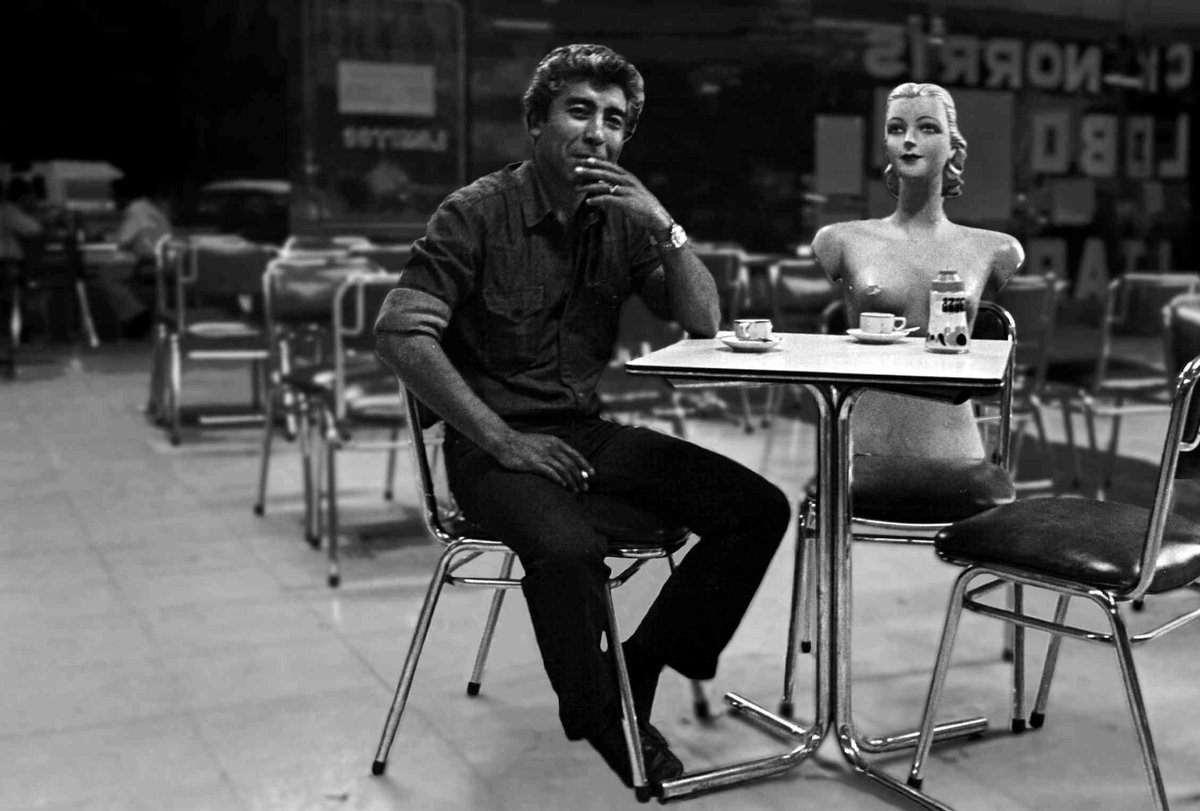 Ser fotógrafo es capturar instantes que hablan, emocionan y permanecen en la memoria.
En este Día de la y el Fotógrafo Riojano, rendimos homenaje a Ramón “Negro” Ávila, referente y maestro que marcó el camino de tantas generaciones.
📸 ¡Feliz día a todas y todos los fotógrafos!