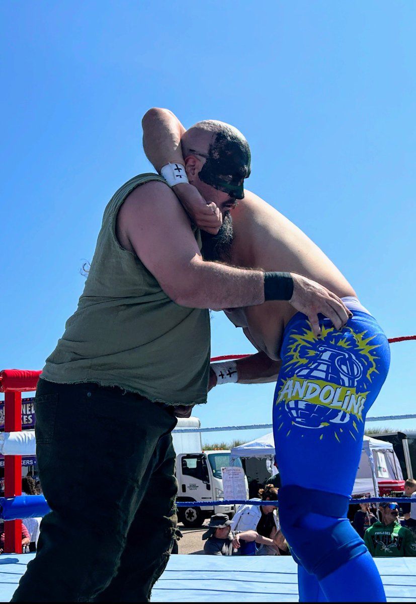 OatisUnc's tweet image. Antonio Andolini vs Sylvan at the FallFest Misquamicut beach. #thepotato #pww #ottp #centerring clapperapp.com/video/x9jVzMZj… via @theclapperapp