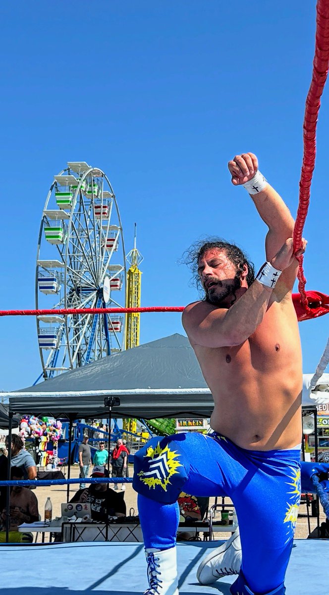 OatisUnc's tweet image. Antonio Andolini vs Sylvan at the FallFest Misquamicut beach. #thepotato #pww #ottp #centerring clapperapp.com/video/x9jVzMZj… via @theclapperapp