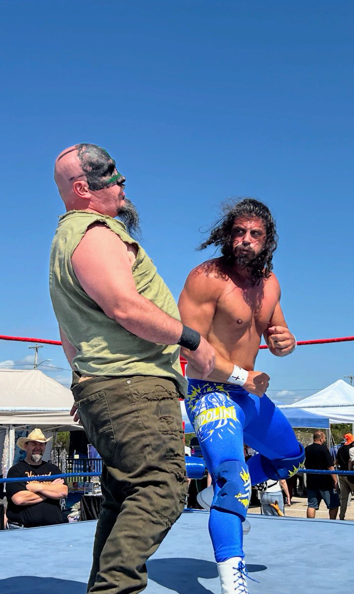 OatisUnc's tweet image. Antonio Andolini vs Sylvan at the FallFest Misquamicut beach. #thepotato #pww #ottp #centerring clapperapp.com/video/x9jVzMZj… via @theclapperapp