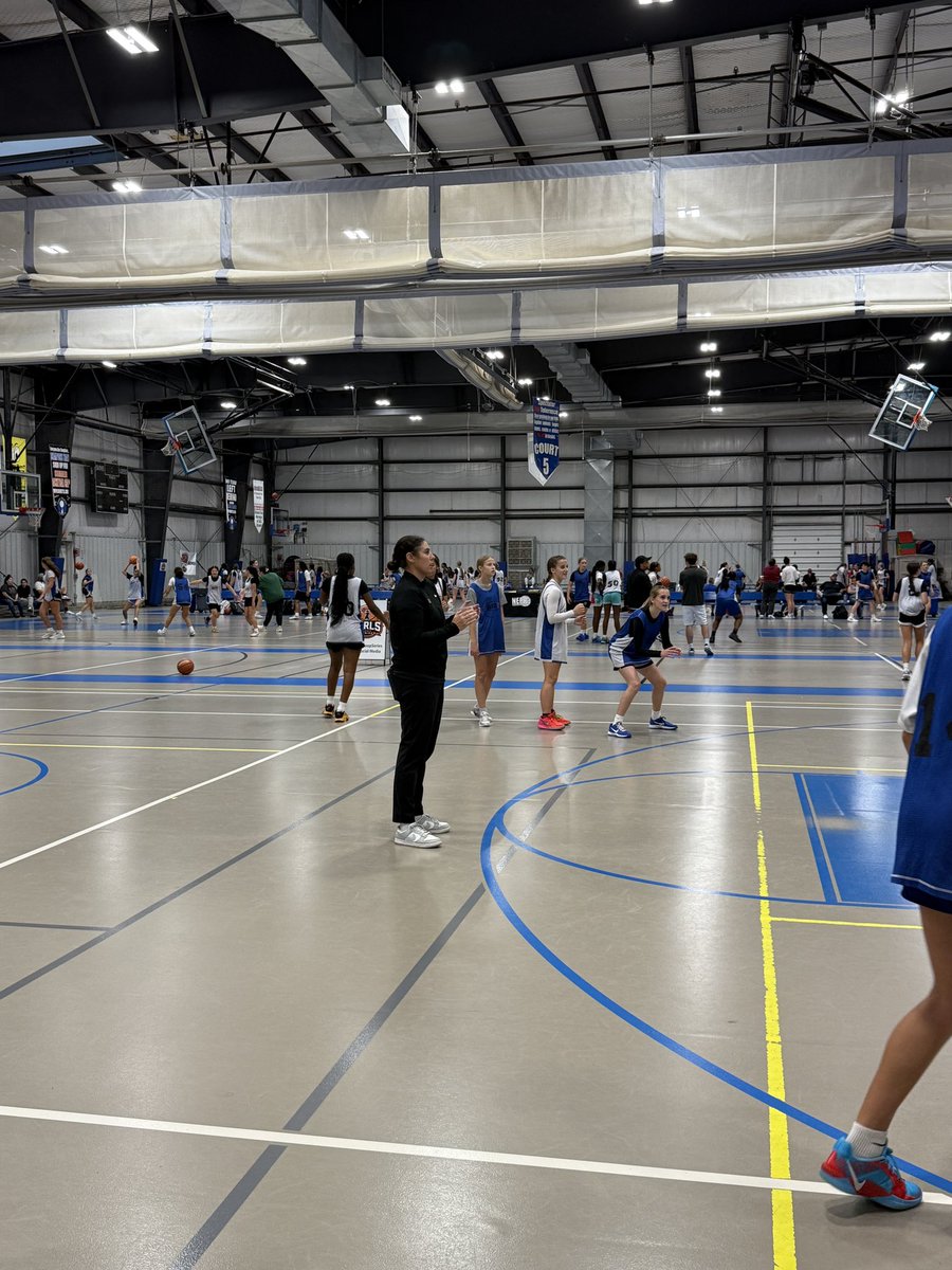 shay_pipe's tweet photo. First up: 30 minutes of skills and shooting drills. 

Best time to show off your best skills and get live, hands on adjustments from coaches in attendance!

Stay tuned for coverage of live play coming 🔜

#GirlsHoopSeries #E75 https://t.co/UDhvh4NbWF