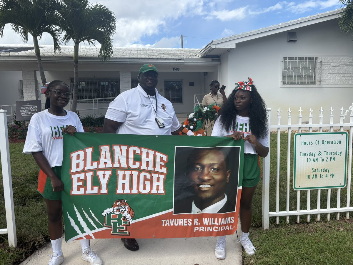 Tav_Williams's tweet photo. Scenes from the @blanche_ely Homecoming 2K25 parade! Thank you @ladymcgirt & BEHS SGA for all you do for our school community! Shout out to @PBMSNation for coming through and supporting the Tigers! #Exit36 & Tiger Pride ๐
https://t.co/04dCgQ4nYE