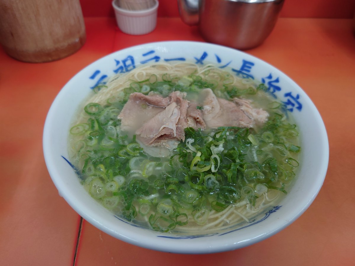 朝から元祖長浜ラーメン
外が涼しい