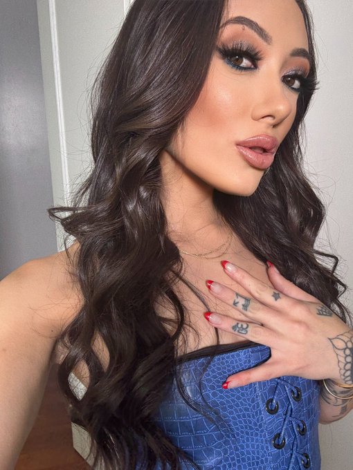 Watch Sage Hunter's leaked NSFW photo on TwXstars