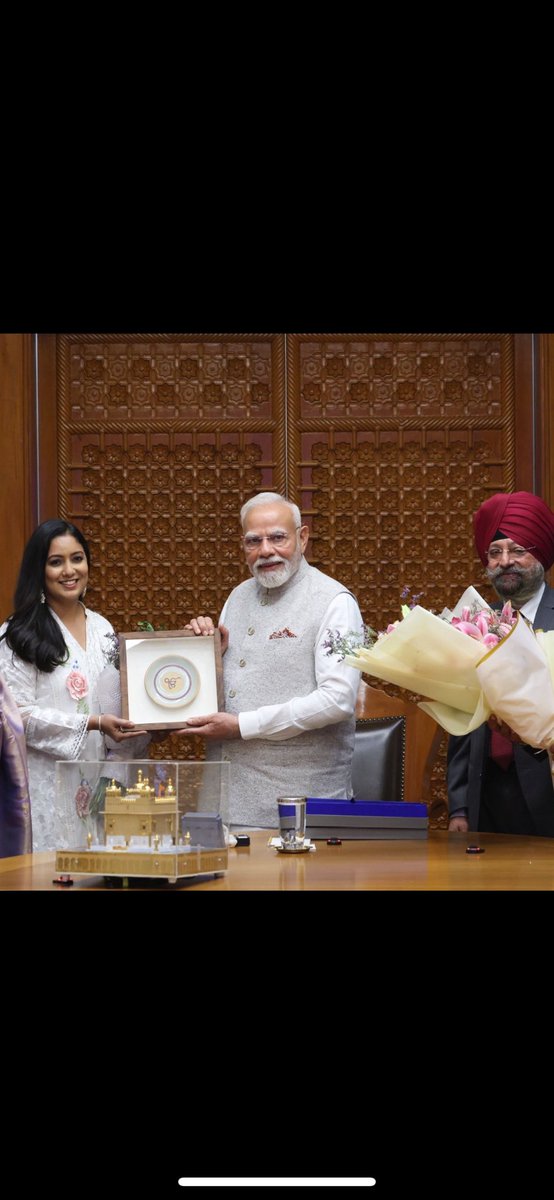retirded's tweet photo. My frien Pappu S. Lamba Ji (Khatri Sher) meat Hon’ble PM MODI Ji. WAHE GURU. Khatris in power https://t.co/0kx4U06P6t
