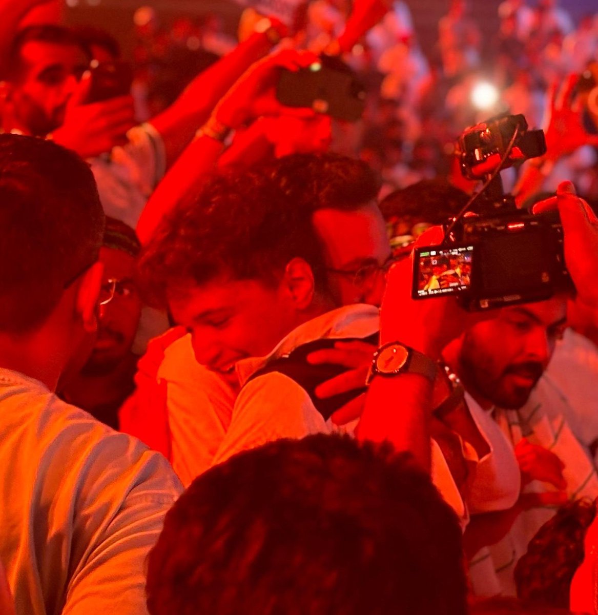 من كان يعتقد ان الصورة هذه، لها معنى وخفايا عميقة.💔😓