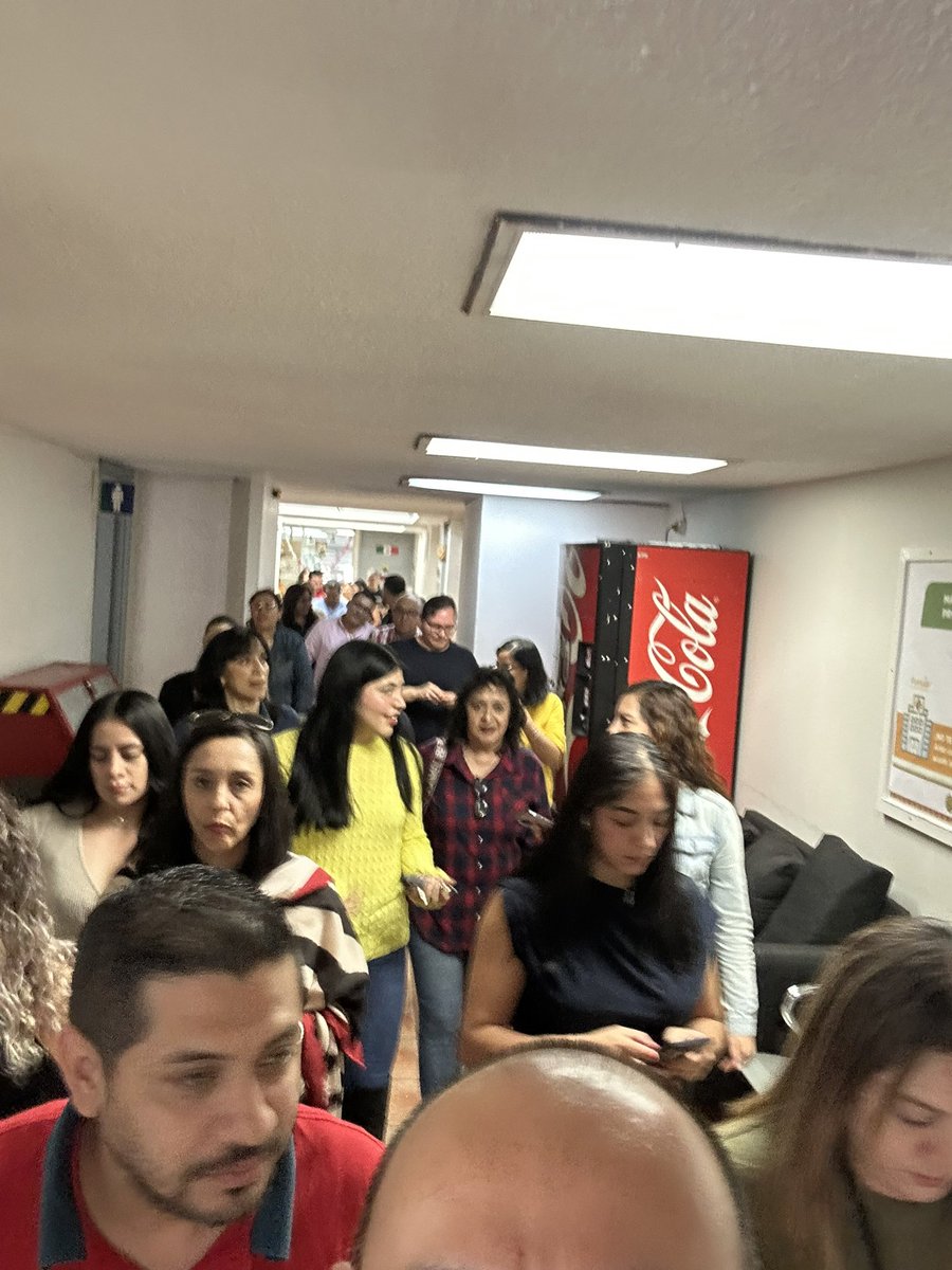 insistemx's tweet photo. 🚨 Hoy INSISTE participó en el #SimulacroNacional desde la Secretaría de Educación de Veracruz.
Comprometidos con la seguridad y el bienestar de las y los trabajadores de la educación.

#INSISTE #UnidadSindical #EducaciónVeracruz https://t.co/PKdaKRpANM