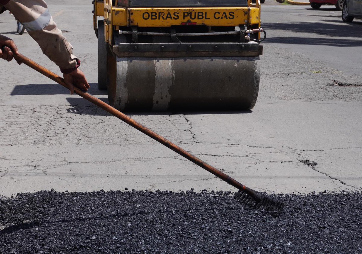 #ObrasPúblicas 🚧 | Continuamos trabajando en la rehabilitación de calles  por medio de nuestro programa de #BachetónEnMarcha🛻 #EstamosTrabajando 🦺#PorAmorANeza ❤️

📌 Av. Valle de Yang- Tse, entre Valle de México y Valle de Matamoros, en la Colonia Valle de Aragón 1ra.