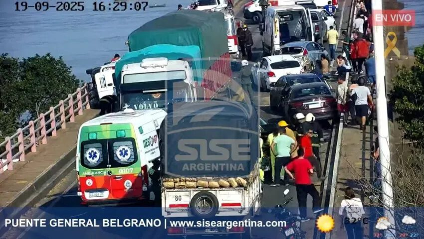 Puente Chaco-Corrientes: un camión sin frenos causó un choque múltiple con 10 vehículos. Tres heridos, uno grave. Tránsito interrumpido hasta las 20 hs.

Enterate más
goo.su/vk56