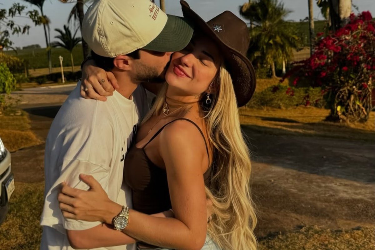 ➡️   "Dispostos e emocionados", diz Gabi Martins sobre namoro com humorista

A cantora Gabi Martins usou o Instagram, nesta sexta-feira (19/9), para contar como começou o relacionamento com Matheus Fidelis, conhecido como Fidelis Falante

Leia na coluna de <a href="/OliveiraFabia_/">Fábia Oliveira</a>: