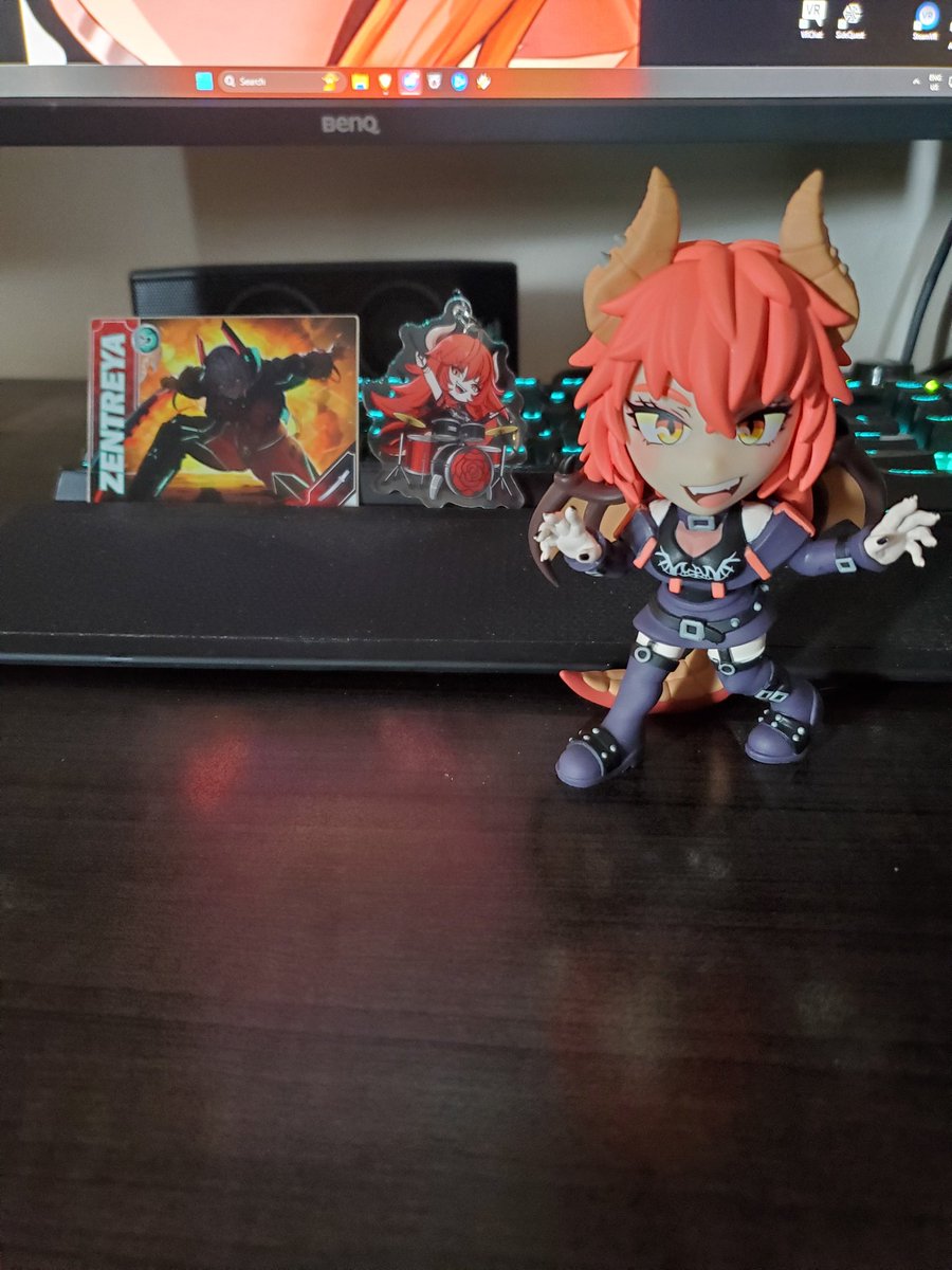 Had a fiery dragon arrive today along with a few other goodies from <a href="/NovelHorizons/">Novel Horizons</a> !😊
#zentreya