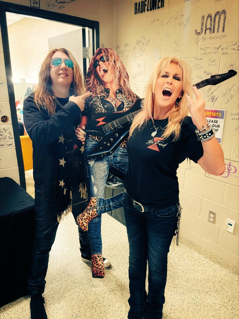 anderssonmarten's tweet image. Happy Birthday to the boss! 🎂🎁 You bring your double A-game to every show (which makes me bring mine). Perhaps you cloned yourself just to outrock the rest of us. 😁

#HappyBirthday #LitaFord #BossVibes #OnStageMagic #RockOn 😎🤘