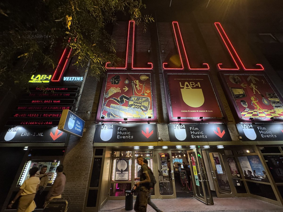 Met vanavond een Engelstalige stand-up #comedy in de grote zaal en twee optredens van een stand-upcomedian uit India in de kleine zaal, bewijst <a href="/labmineen/">LAB -1</a> weer dé comedyclub  van #Eindhoven te zijn