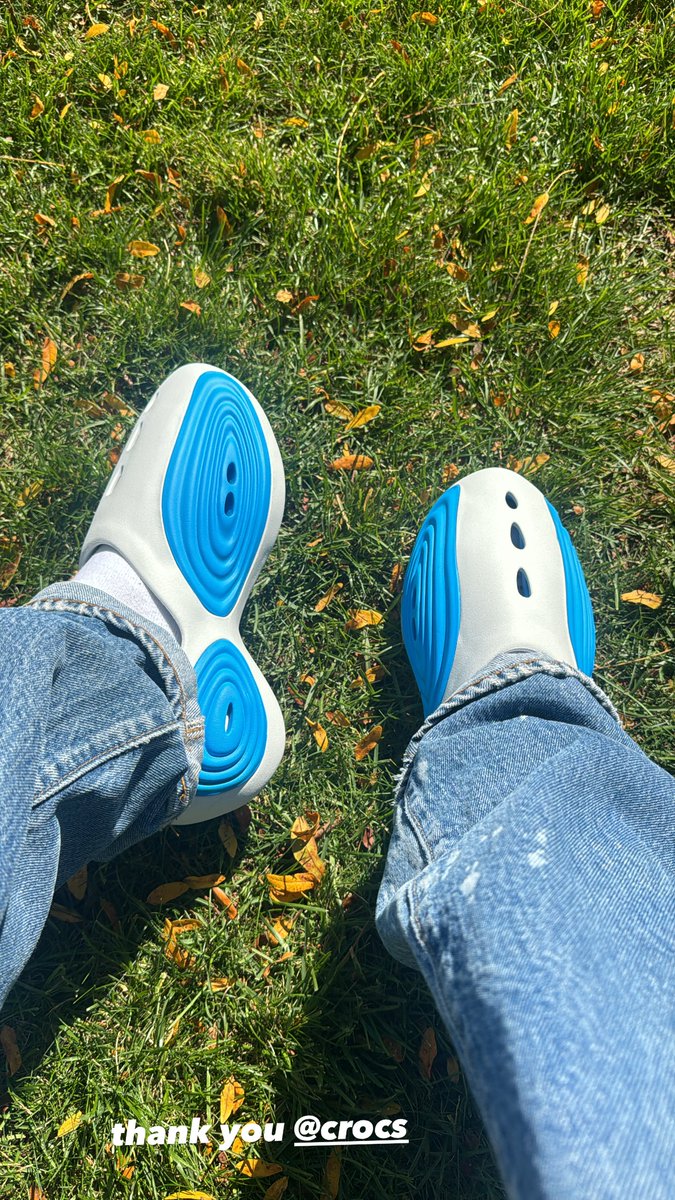 JustFreshKicks tweet media