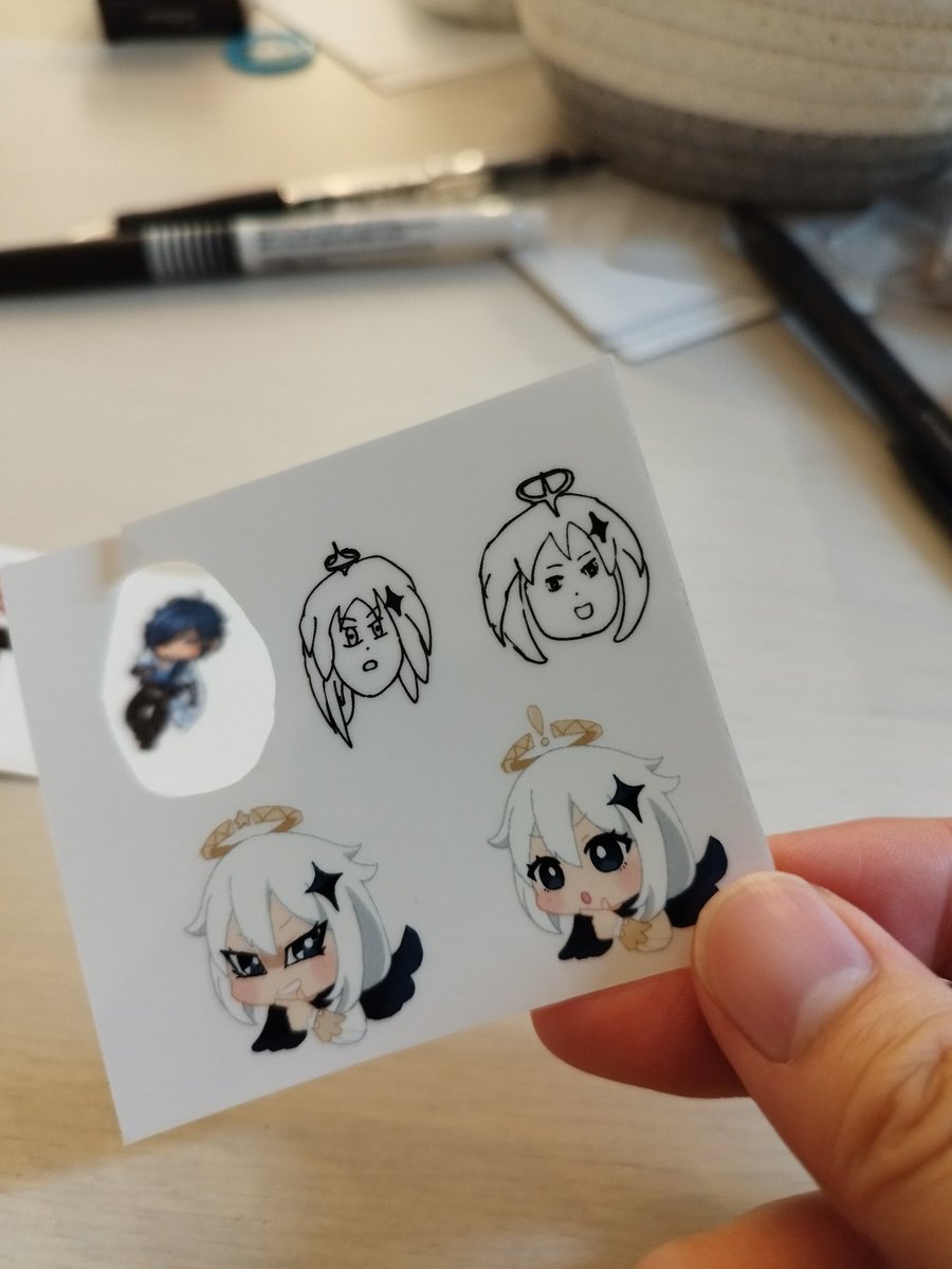 博士！？なんだか雰囲気の違うシールもありますよ！！？どういうことなんですか！？？！？