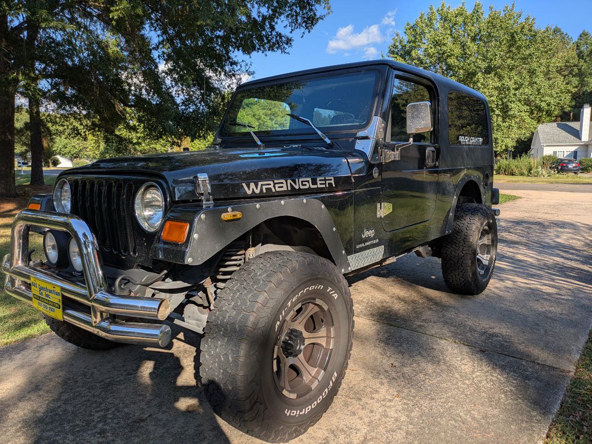 Well it took a decade, but I got a Jeep back in my life... Not to mention it's my unicorn, a 2006 LJ.... Wow ...